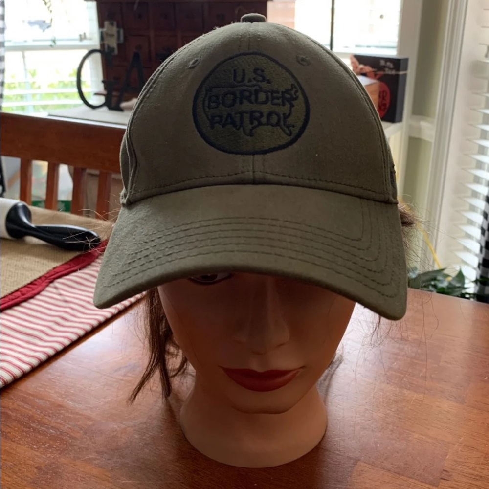 Offical Border patrol Hat  under Armour 
Size M/L